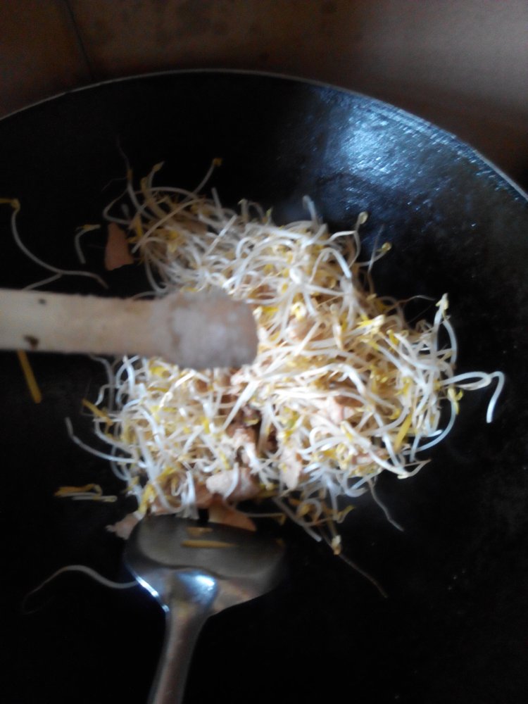 豆芽炒河粉步骤8