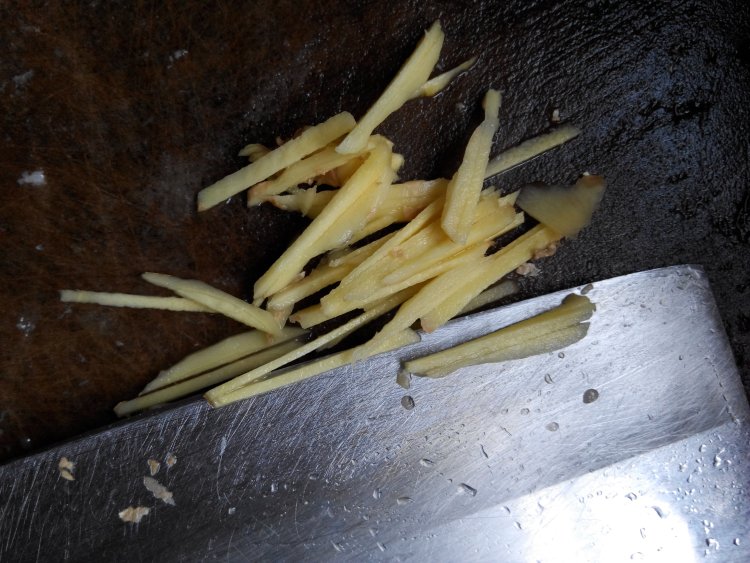 豆芽炒河粉步骤3