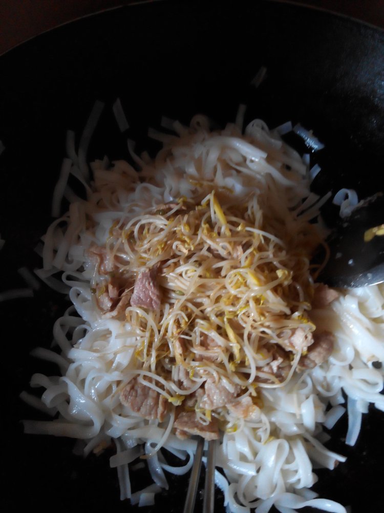豆芽炒河粉步骤10