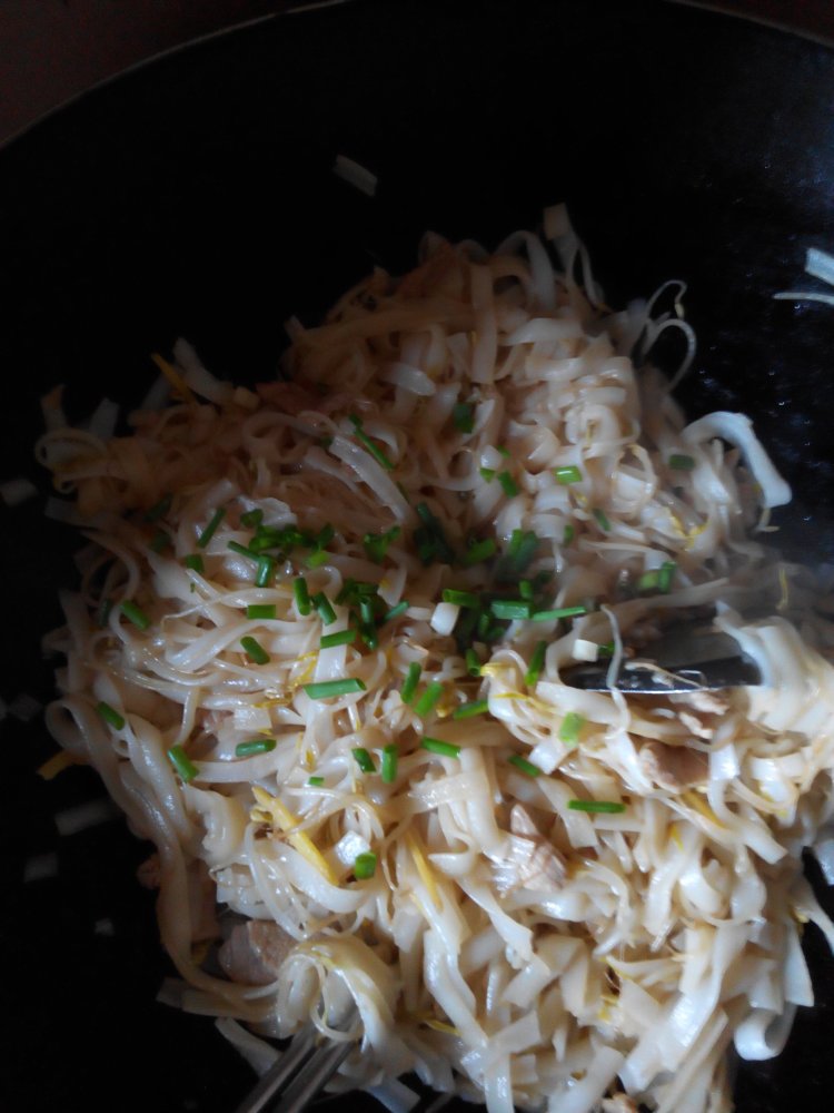 豆芽炒河粉步骤12