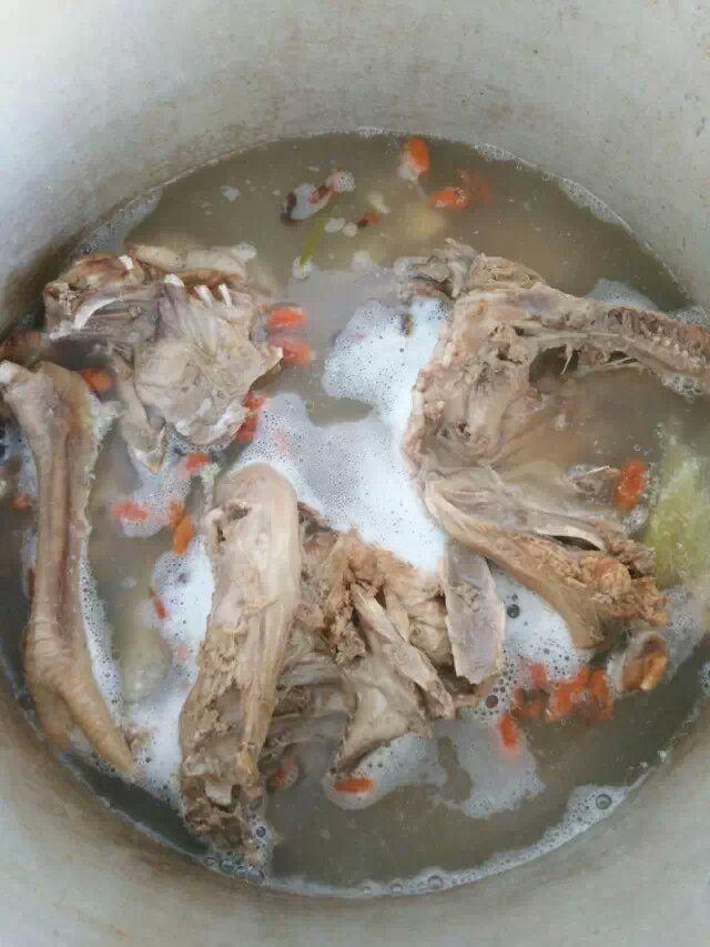 高汤酸辣粉步骤1