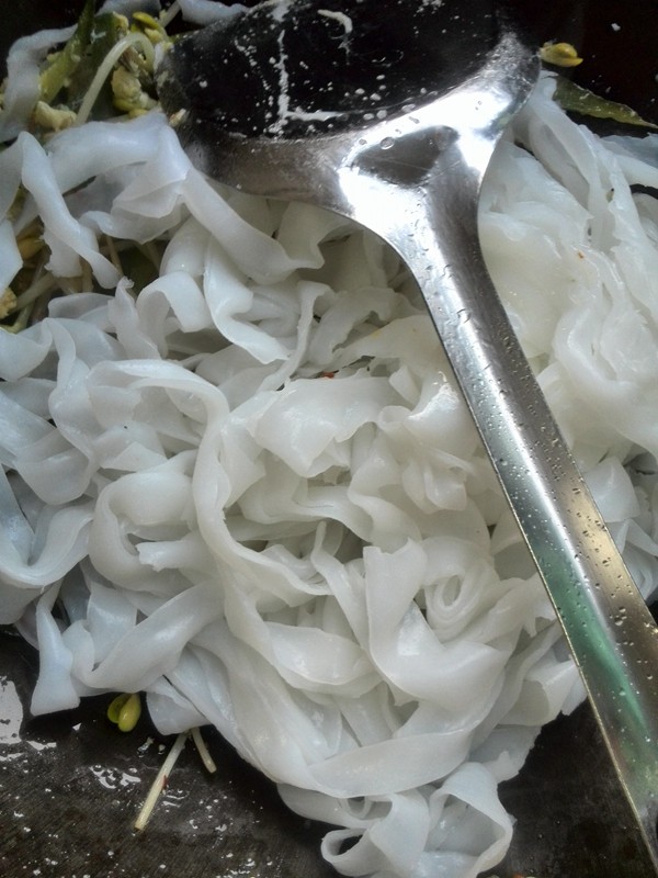 黄豆芽鸡蛋炒河粉步骤9