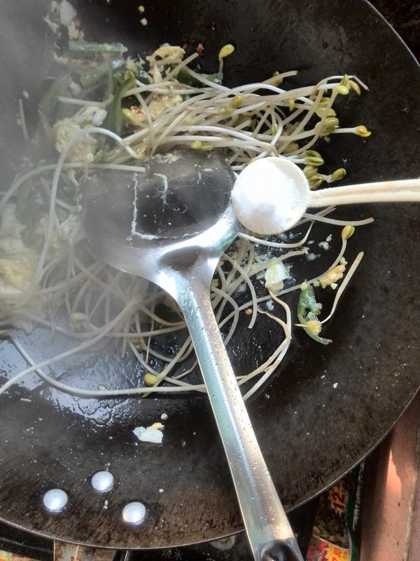 黄豆芽鸡蛋炒河粉步骤8