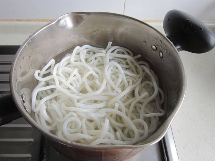 鸡汤米粉步骤2