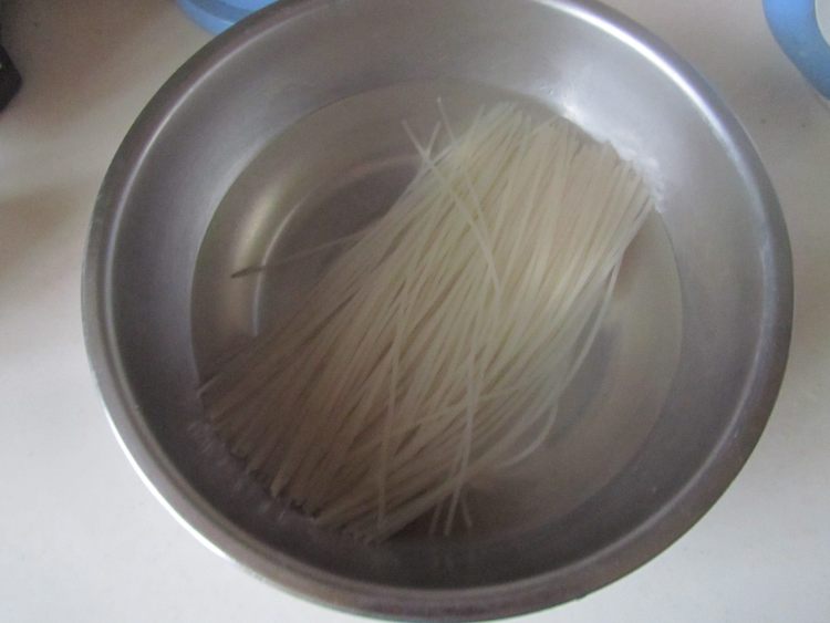 番茄鸡蛋米粉步骤2