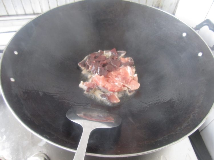 猪肝瘦肉炒河粉步骤5