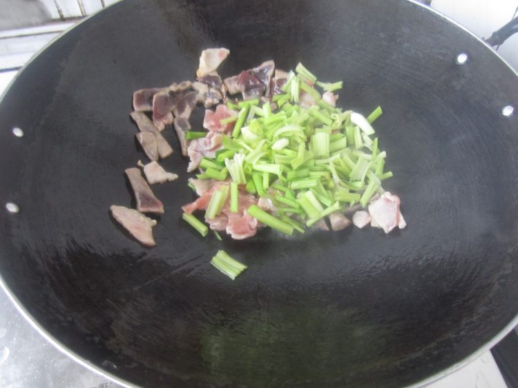 猪肝瘦肉炒河粉步骤6