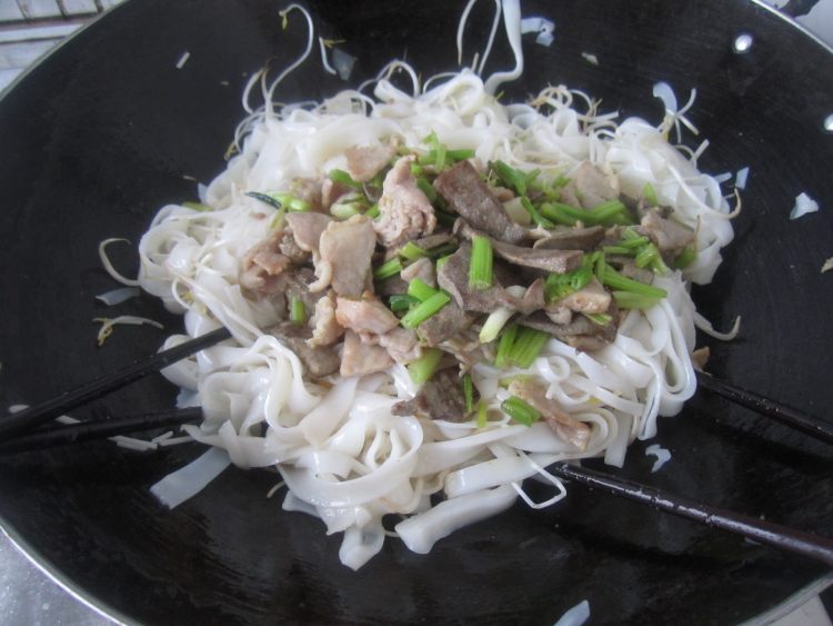 猪肝瘦肉炒河粉步骤10