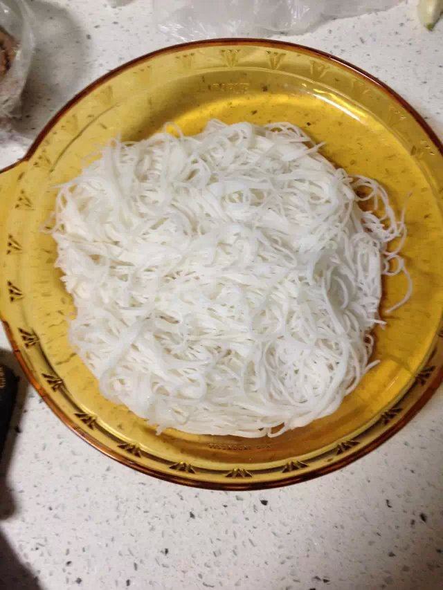 番茄鸡蛋炒粉丝步骤1