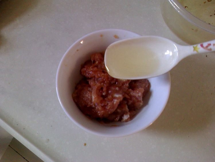 肉末炒贝壳粉步骤2