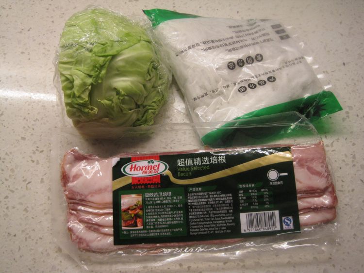 包菜炒土豆粉步骤1