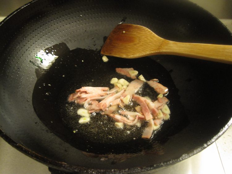 包菜炒土豆粉步骤4