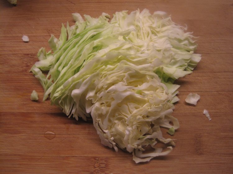 包菜炒土豆粉步骤3