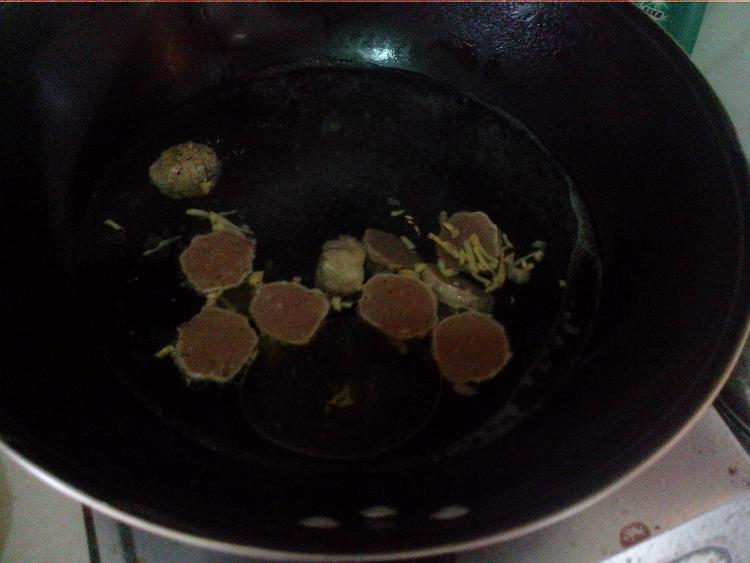 牛肉丸子煮土豆粉步骤5