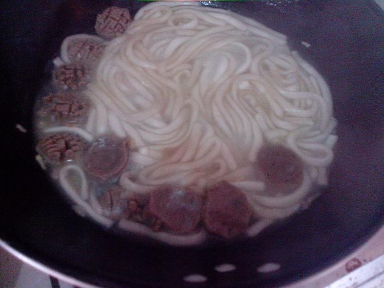 牛肉丸子煮土豆粉步骤9