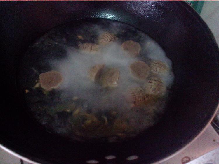 牛肉丸子煮土豆粉步骤6