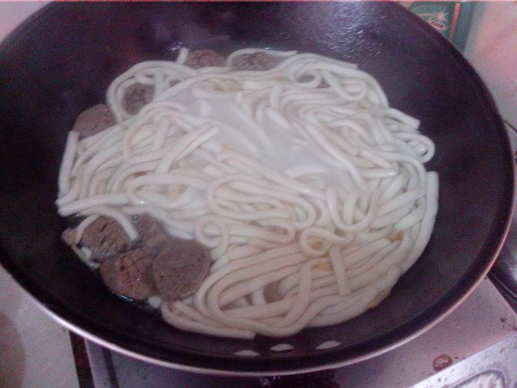 牛肉丸子煮土豆粉步骤8