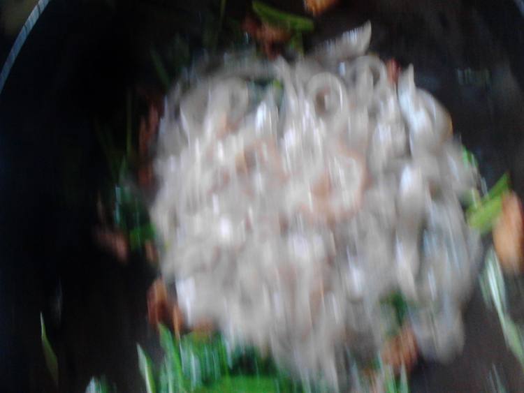 芹菜炒粉步骤7