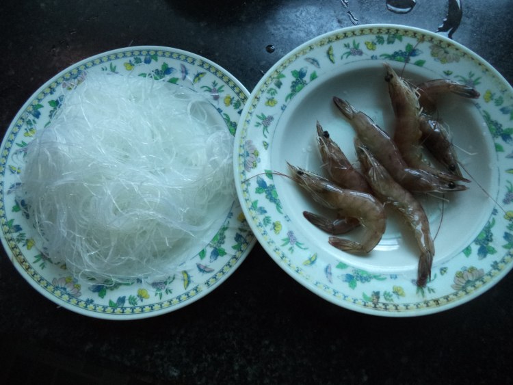 虾味蒜香粉丝步骤1