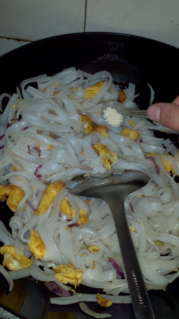 鸡蛋炒河粉步骤8