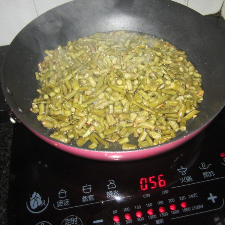 米椒豆角拌粉步骤4