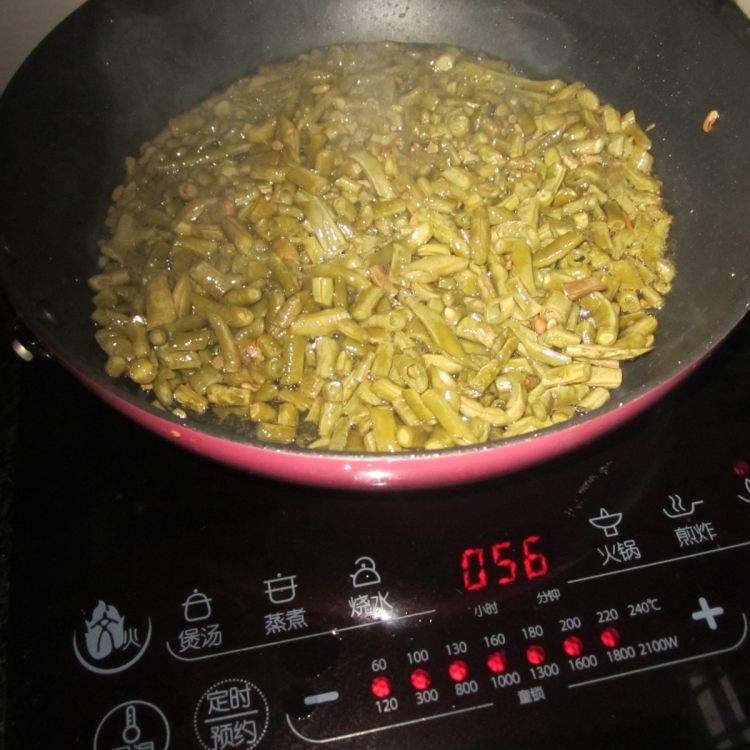 米椒豆角拌粉步骤5
