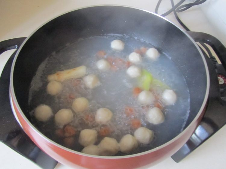 鱼丸土豆汤粉步骤5