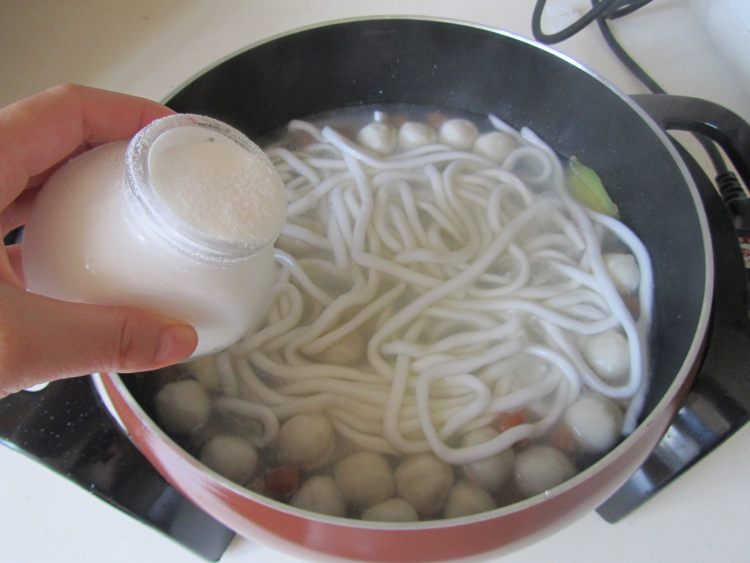 鱼丸土豆汤粉步骤7