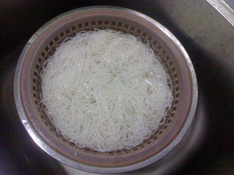 牛肉丝炒米线步骤1