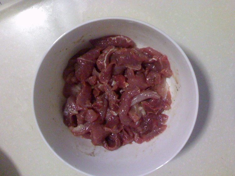 牛肉丝炒米线步骤2