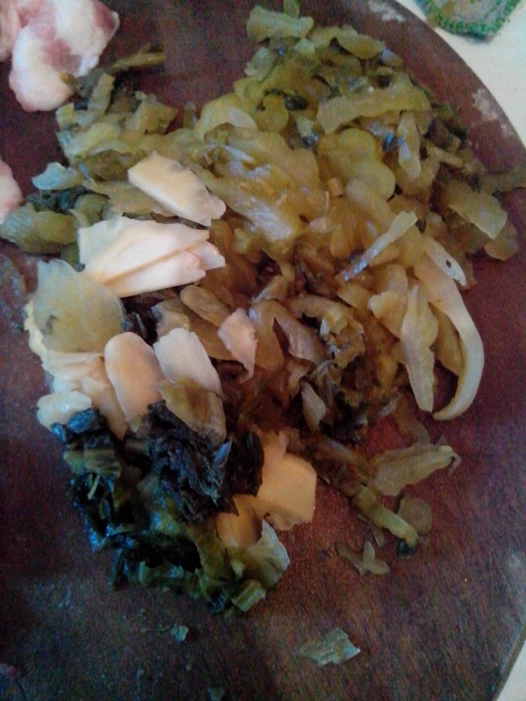 酸菜土豆粉步骤2