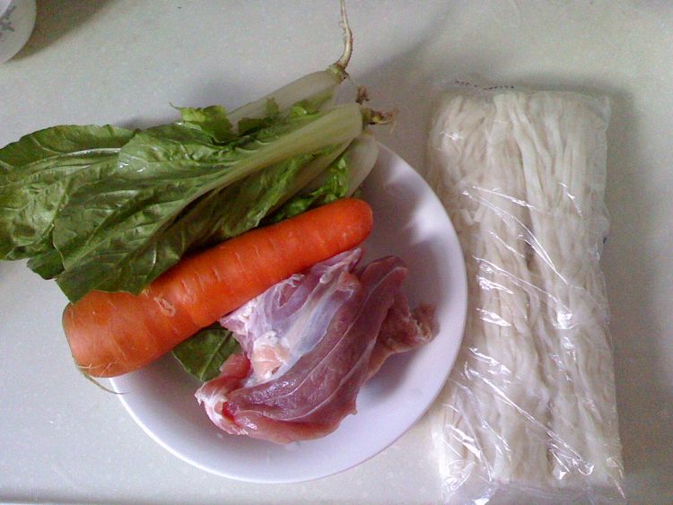 瘦肉汤河粉步骤1