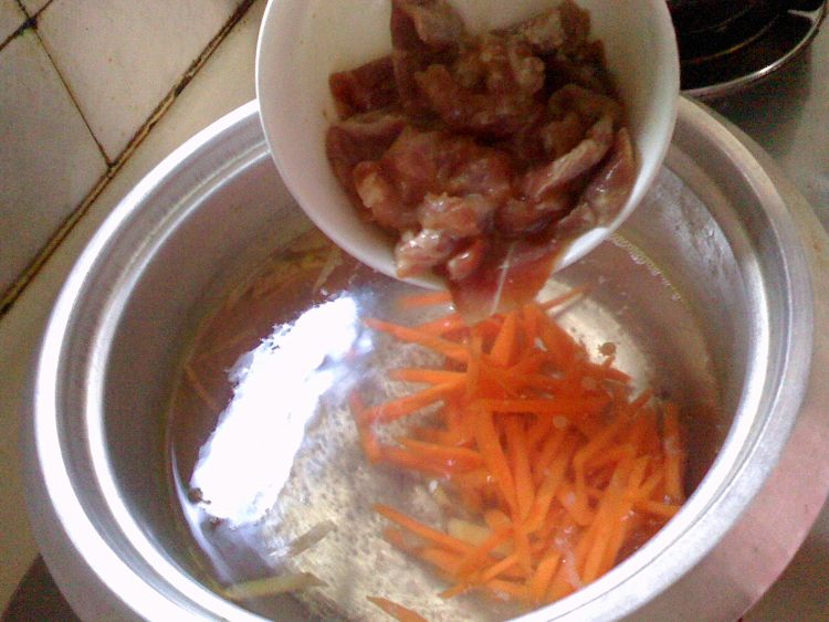 瘦肉汤河粉步骤7