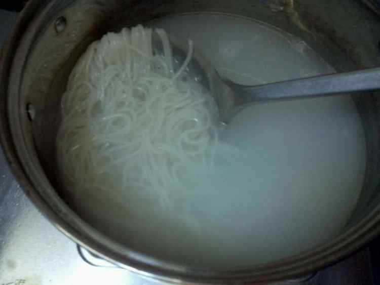 肉丝炒米粉步骤3