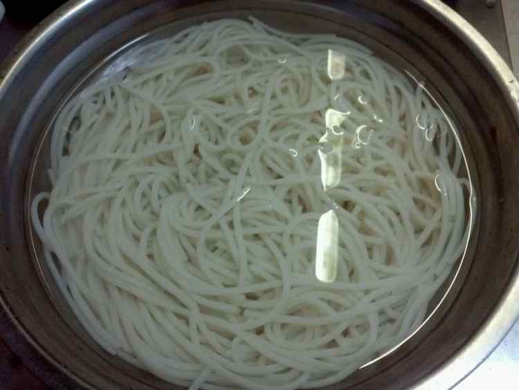 肉丝炒米粉步骤4