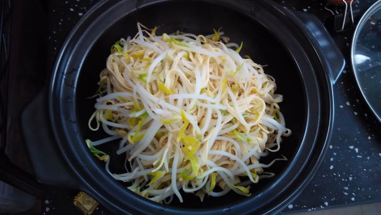 红酸汤肥牛米粉步骤5