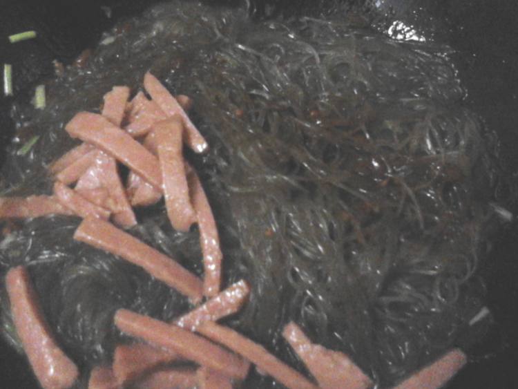 火腿肠炒粉丝步骤5