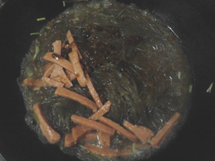 火腿肠炒粉丝步骤6