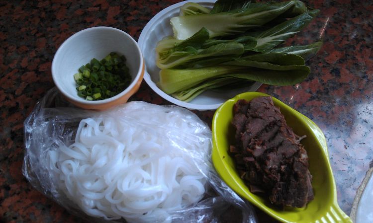 牛肉汤粉步骤1