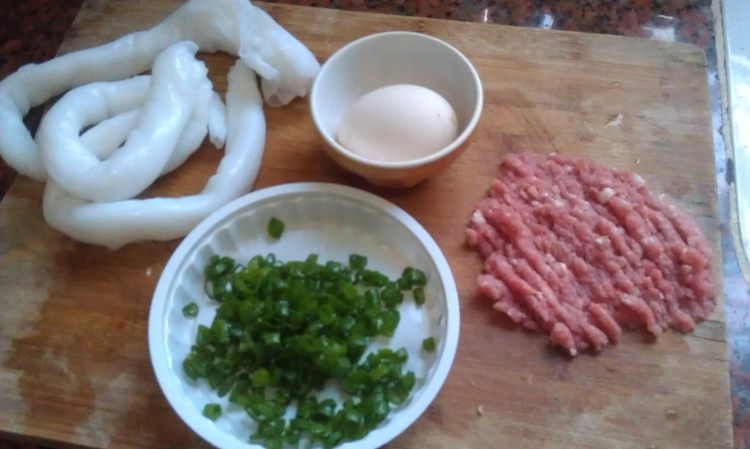 肉末蒸肠粉步骤1