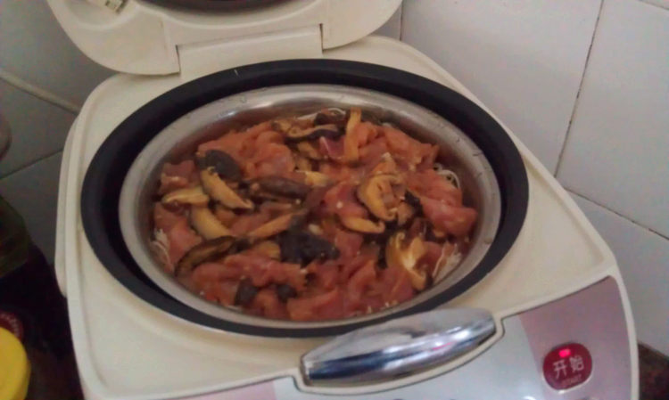 香菇瘦肉蒸米粉步骤7