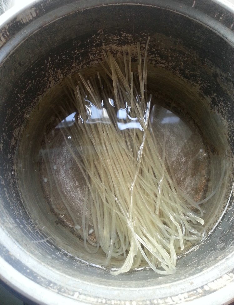 肉丝炒粉步骤1