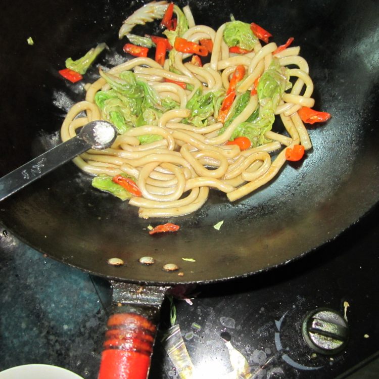 白菜炒粉步骤8