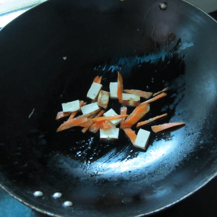 豆腐胡萝卜煮粉步骤3