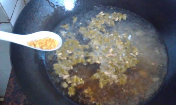 酸豆角汤米粉步骤11