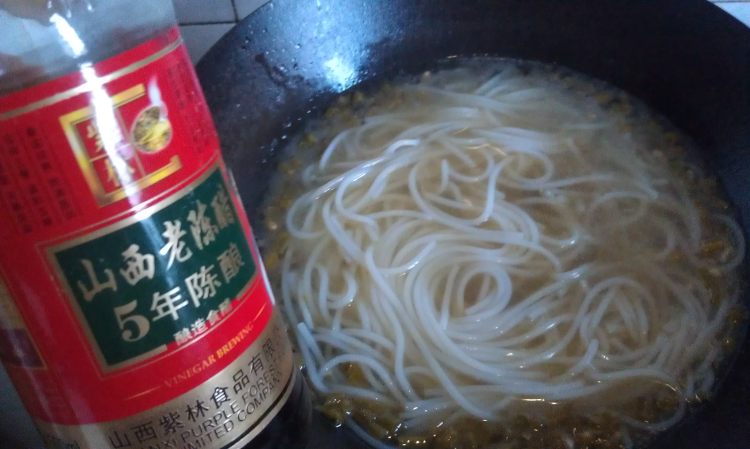 酸豆角汤米粉步骤13