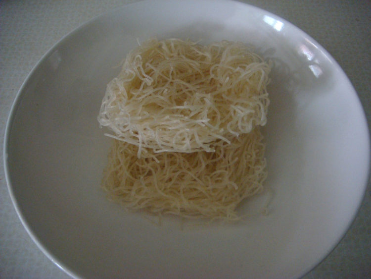 肉丝汤粉步骤1
