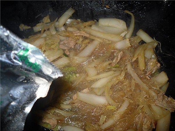 白菜煮粉丝步骤5