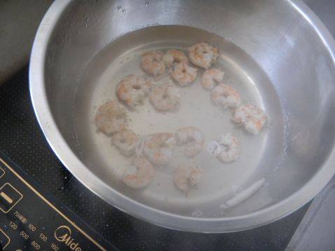 虾仁兴化米粉步骤2