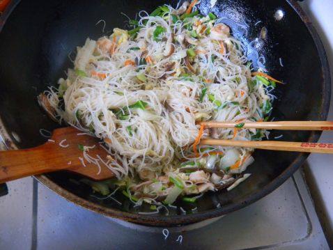 虾仁兴化米粉步骤6